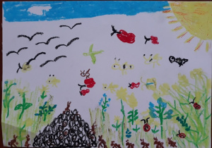 „Wiosenna łąka" – Ola Ś. narysowała kredkami łąkę. Głównym elementem jest duże mrowisko, do którego zmierzają z obu stron mrówki. Wokół mrowiska rosną niebiesko – żółte kwiaty, pośród nich fruwają biedronki. Nad łąką fruwają pszczółki i ptaki. Po lewej stronie na górze Ola namalowała duże słoneczko.